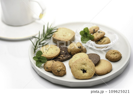 色んな種類のクッキー 109625021