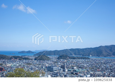 城山から佐伯市街地と豊後水道を望む 109625838