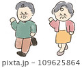 走るシニア男性女性 109625864