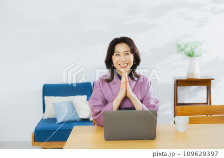 着物を着た女性　　 109629397