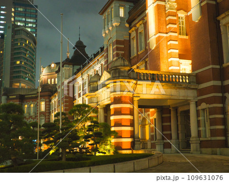 東京駅丸の内の夜景 109631076