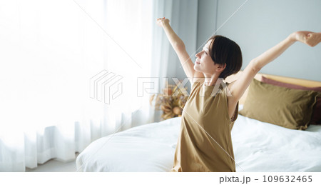 シンプルモダンなベッドルーム シンプルモダンなベッドルーム 109632465