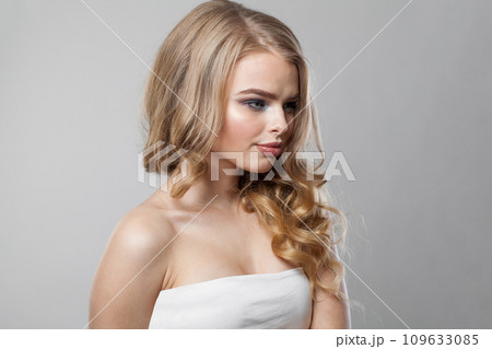 younger blonde models