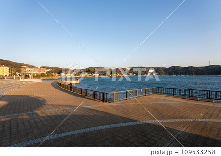 夕暮れ前の下田・まどが浜海遊公園 静岡県 下田市 109633258