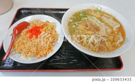 美味しい焼飯とワンタン麵 109633435