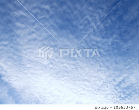 秋の空　なみなみ雲 109633767