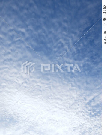 秋の空　なみなみ雲 109633768