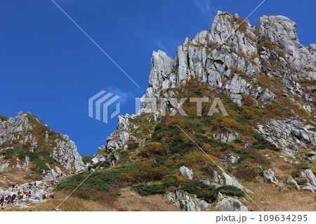 長野県木曽駒ヶ岳千畳敷カール 109634295