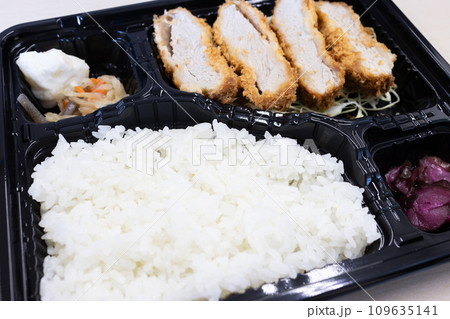 美味しいとんかつ弁当（ヒレかつ） 109635141