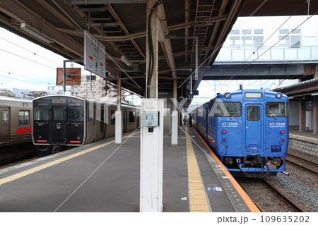 長崎本線/佐世保線:江北駅にて(2022年10月) 長崎本線/佐世保線:江北駅にて(2022年10月) 109635202