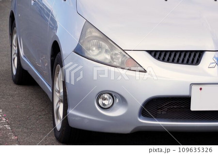 自動車イメージ　三菱グランディスのフロントマスク 109635326