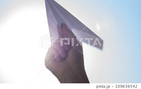 上飛行機を飛ばす 109636542