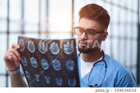 film diagnosing elderly ageing patient neurodegenerative illness problem for neurological medical treatment 109636638