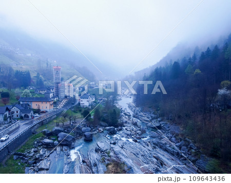 Mountain river with emerald green water in the Verzasca Valley, Switzerland 109643436