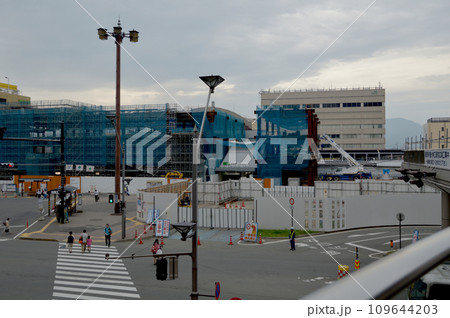 都市開発~駅舎の建て替え工事風景 都市開発~駅舎の建て替え工事風景 109644203