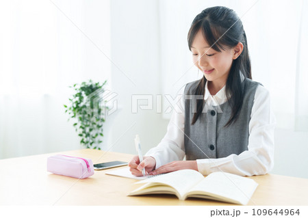 勉強 宿題 女の子 勉強 宿題 女の子 109644964