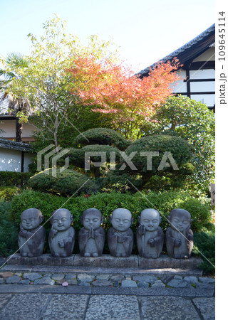 秋の東福寺 霊源院の六地蔵 京都市東山区 秋の東福寺 霊源院の六地蔵 京都市東山区 109645114