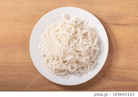 ロカボ麺　低糖質麺　（おからパウダー　こんにゃく粉） 109645183