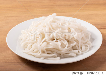 ロカボ麺　低糖質麺　（おからパウダー　こんにゃく粉） 109645184