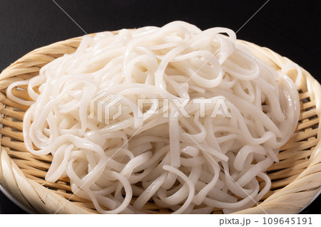 ロカボ麺　低糖質麺　（おからパウダー　こんにゃく粉） 109645191