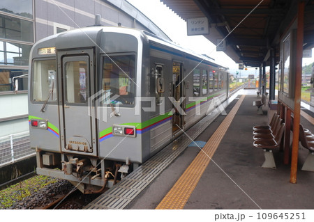 井原鉄道 総社行き IRT355形 気動車（井原駅） 109645251