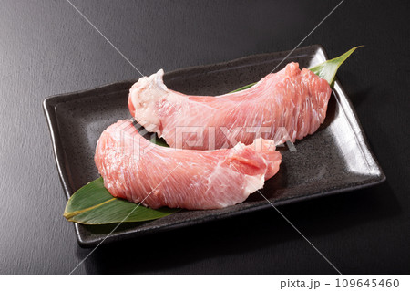 （宮城県塩竈港直送）　メバチマグロ　ホホ肉　希少部位 109645460