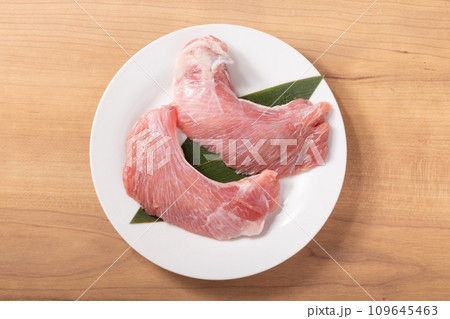 （宮城県塩竈港直送）　メバチマグロ　ホホ肉　希少部位 109645463