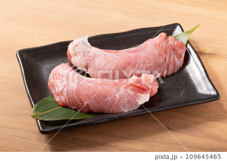 (宮城県塩竈港直送) メバチマグロ ホホ肉 希少部位 (宮城県塩竈港直送) メバチマグロ ホホ肉 希少部位 109645465