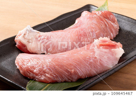 (宮城県塩竈港直送) メバチマグロ ホホ肉 希少部位 (宮城県塩竈港直送) メバチマグロ ホホ肉 希少部位 109645467