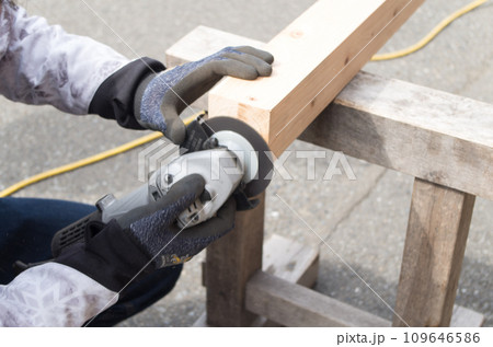 グラインダー作業 109646586