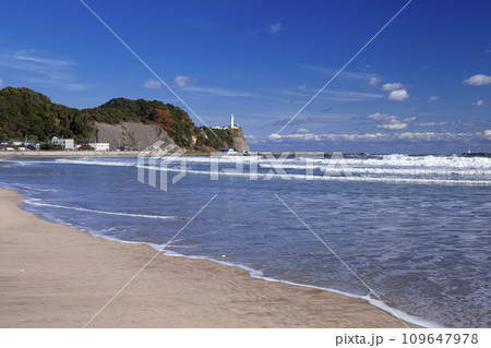秋の豊間海岸と塩屋崎燈台 秋の豊間海岸と塩屋崎燈台 109647978