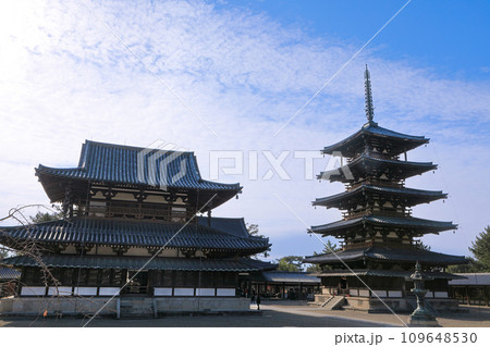 世界遺産 聖徳宗総本山法隆寺西院伽藍 中門と五重塔 世界遺産 聖徳宗総本山法隆寺西院伽藍 中門と五重塔 109648530