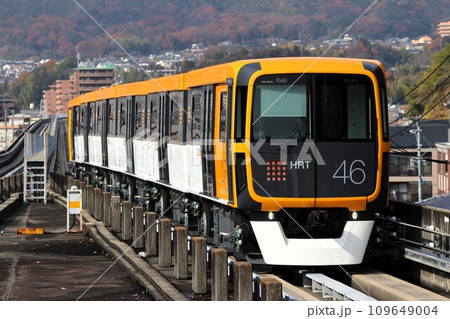 【アストラムライン】7000系（広島新交通1号線：毘沙門台駅） 109649004