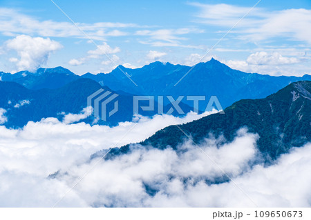 夏の爺ヶ岳登山(槍ヶ岳方面の眺め) 夏の爺ヶ岳登山(槍ヶ岳方面の眺め) 109650673