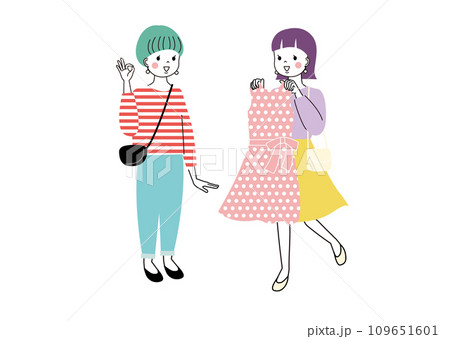 洋服が似合うかどうか友達に尋ねている女性 OKを出している女性 洋服が似合うかどうか友達に尋ねている女性 OKを出している女性 109651601