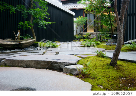 庭園がある日本家屋2 109652057