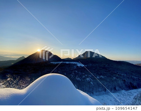 二ッ岳からの日の出 109654147