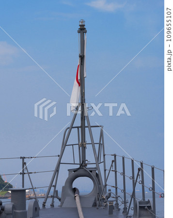 海上自衛隊イージス艦きりしまの艦首 109655107