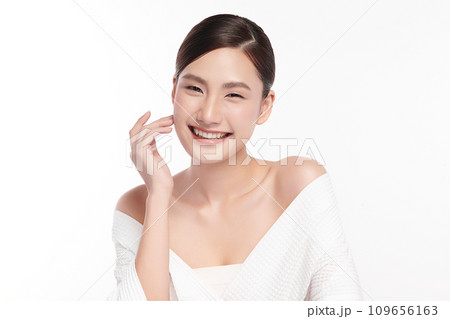 Beautiful young asian woman with clean fresh skin on white background, Face care, Facial treatment, Cosmetology, beauty and spa, Asian women portrait. 109656163
