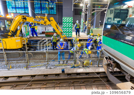 山手線渋谷駅の改修工事 109656879