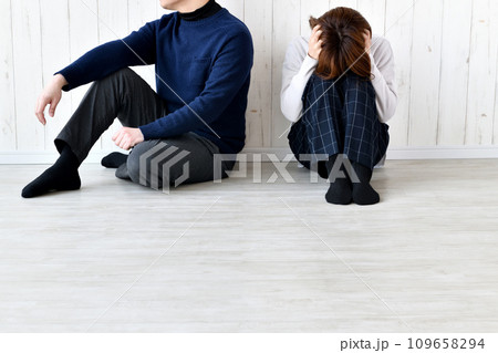 喧嘩中の夫婦・カップル 109658294