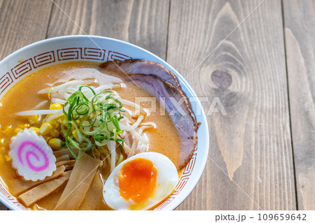 札幌味噌ラーメンの盛り付け 109659642
