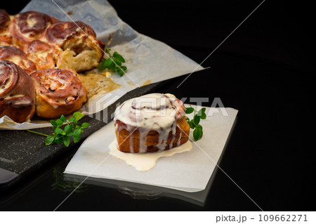 cooked baked sweet Cinnabon with cream in baking paper . 109662271