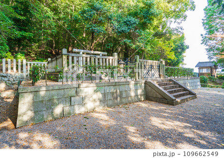 奈良県王寺町　第七代孝霊天皇　片丘馬坂陵 109662549