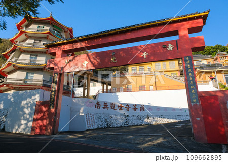 台湾 高雄市 寿山公園にあるお寺、千光寺 台湾 高雄市 寿山公園にあるお寺、千光寺 109662895