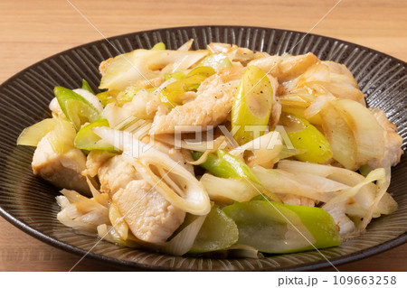 鶏ささみのネギ塩炒め 109663258