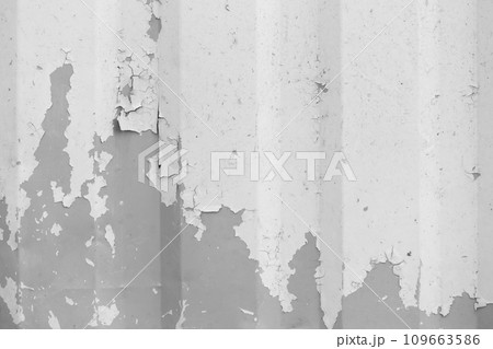 Grey peeling old paint with metal surface fence texture background 109663586