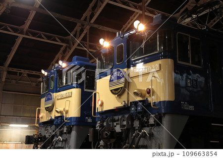 レトロな車両庫に佇むEF64形電気機関車たち_2023/11/25撮影 109663854
