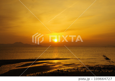 有明海の日の出の光景 有明海の日の出の光景 109664727