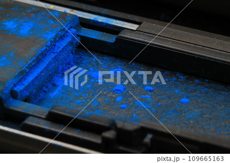 cyan laser powder 109665163